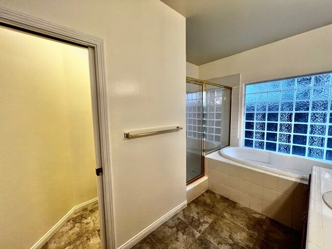 Building Photo - 11116 Southwales Ct