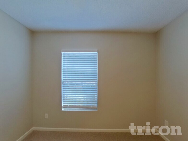 Building Photo - 15180 Bareback Dr