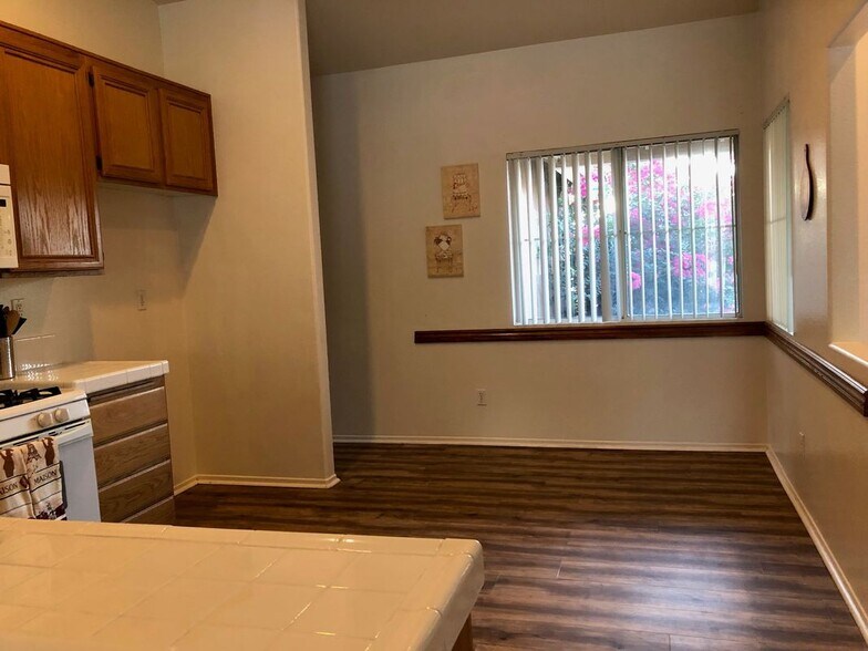 Building Photo - 10620 Cactus Dr