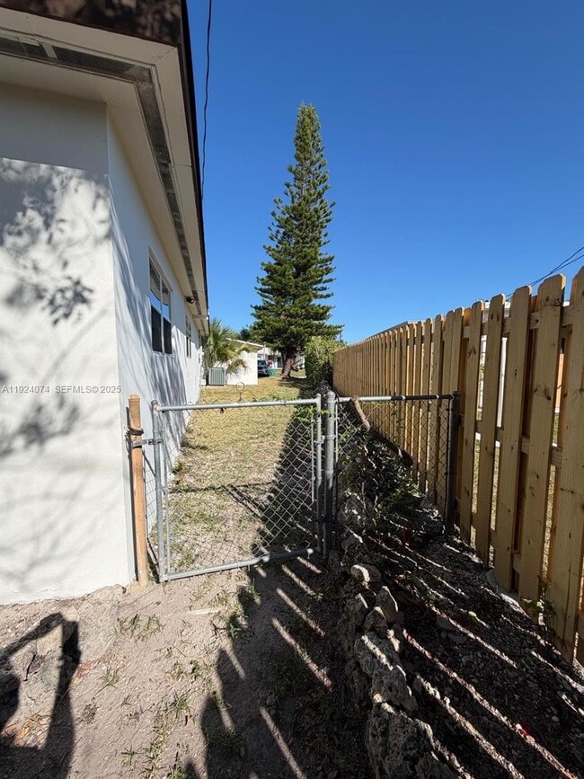 Building Photo - 19810 Holiday Rd