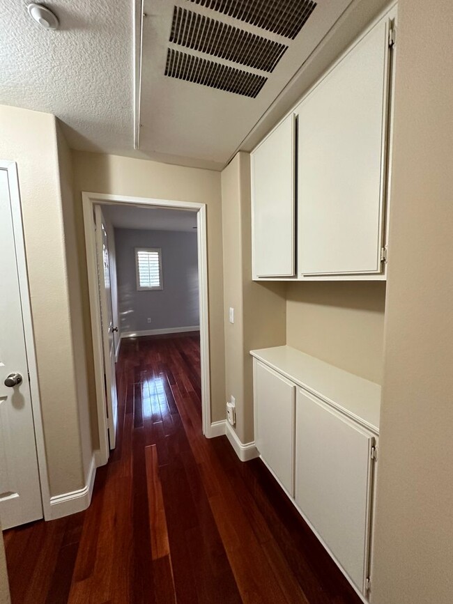 Building Photo - 1 Bedroom Condo for Lease in Northwood Pointe