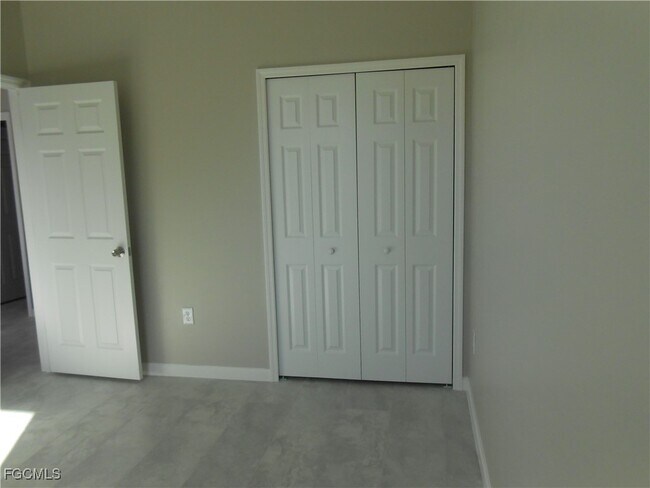 Building Photo - 937 Graystone Ave