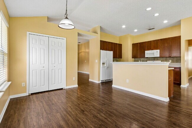 Building Photo - Single-Story OakLeaf Plantation Home Near Shopping, Schools and Recreation