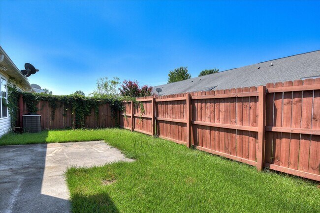 Building Photo - 131 Bevington Dr