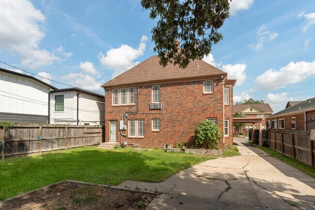 Building Photo - 2624 Arbor St