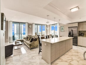 Building Photo - 2602 E Hallandale Beach Blvd