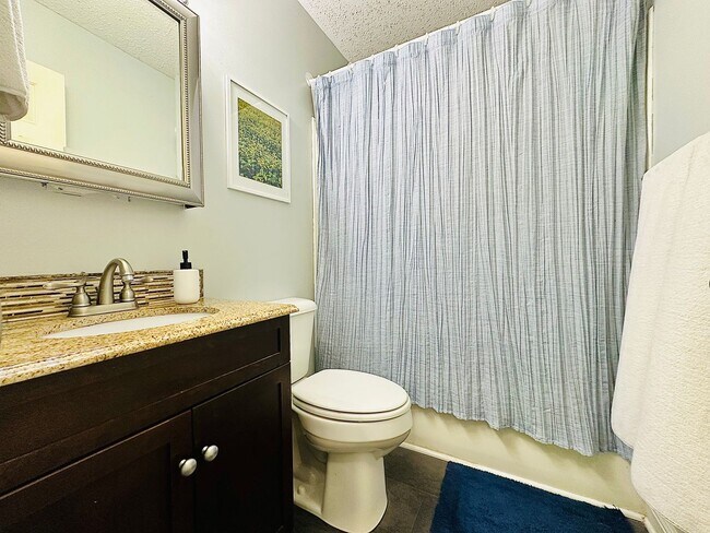 Building Photo - Beautiful 3 Bed, 2 Bath Home by Nature Preserve