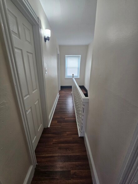 Building Photo - 132 W Douglass St