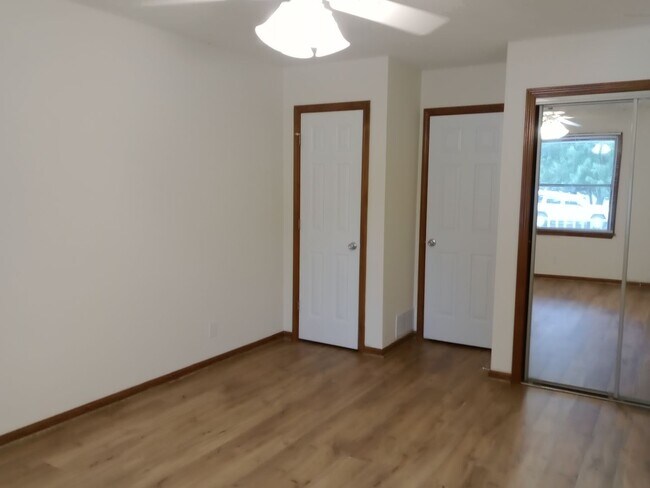 Building Photo - Charming 3 Bedroom, 2 Bath Single Family H...
