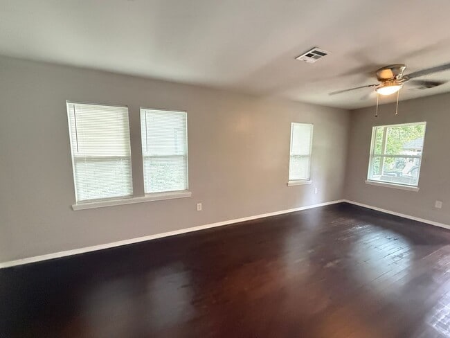 Building Photo - Tulsa: 3 bedroom house On A Private Road
