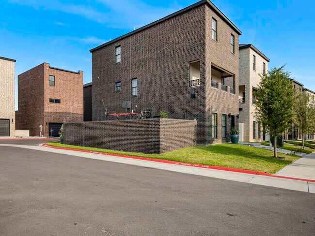 Building Photo - 210 Veracruz Dr