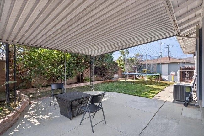 Building Photo - 3 Bed, 2 Bath home in quiet neighborhood