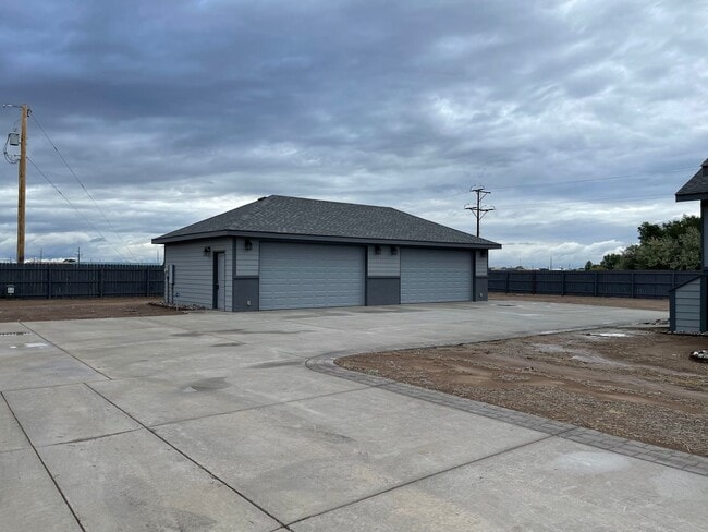Building Photo - 1703 Ross Ave