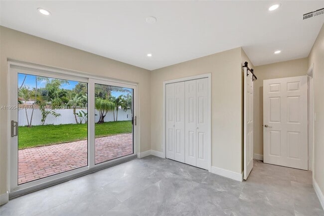 Building Photo - 3480 SW 20th St