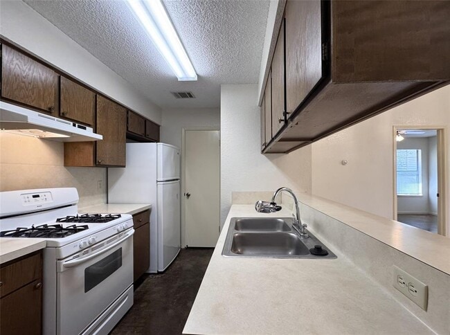 Building Photo - 701 Gamez Cove