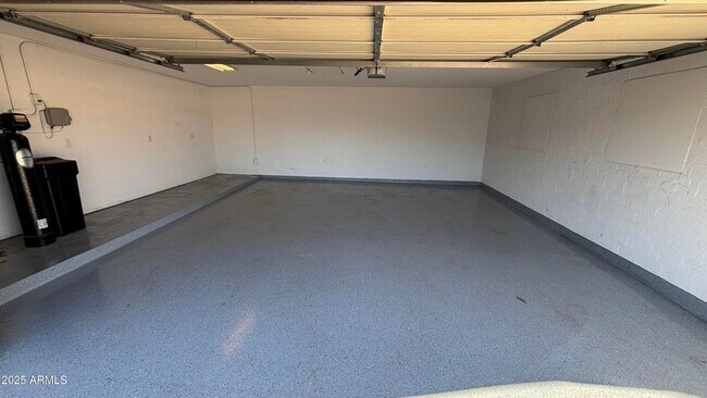 Building Photo - 8625 E Valley View Rd