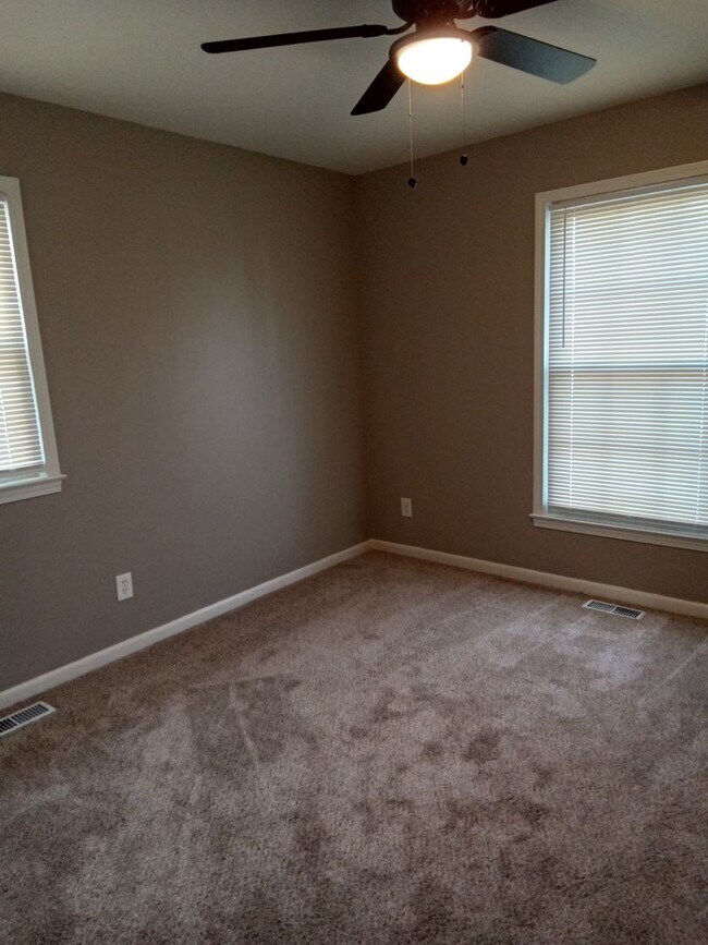 Building Photo - Coming soon! Newly Renovated SF in Liberty