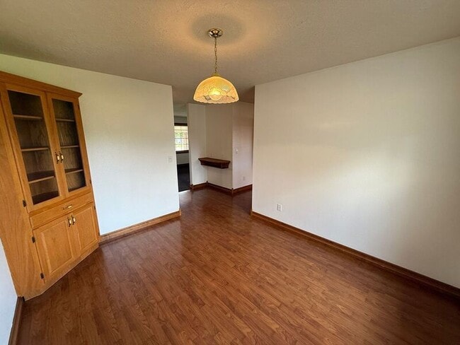 Building Photo - 460 SE Conifer Pl