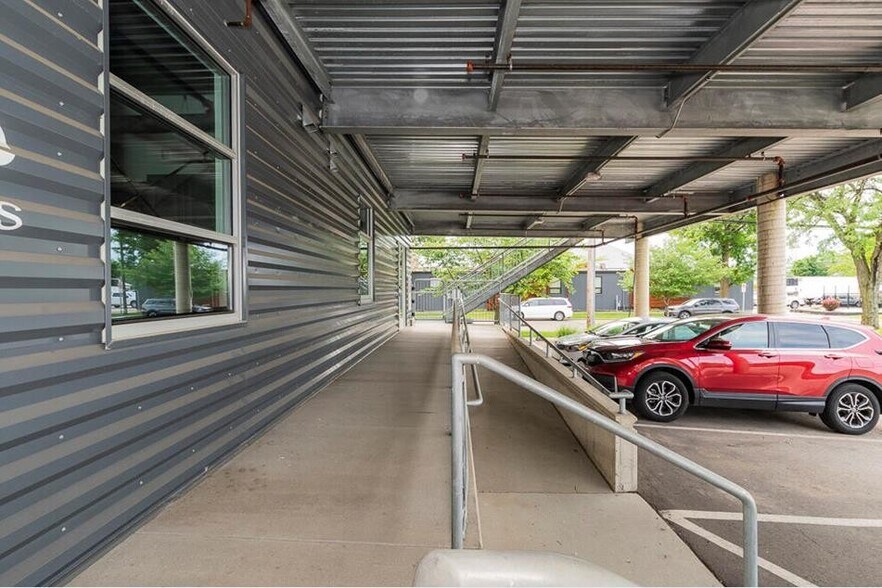 Building Photo - 502 E Butler Ct