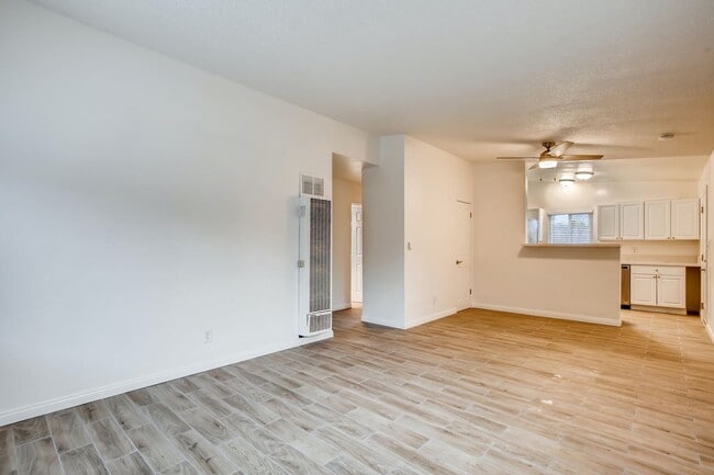 Building Photo - 2 Bedroom/1 Bath single story unit in duplex for rent in Encinitas! Water Included! Call for deta...