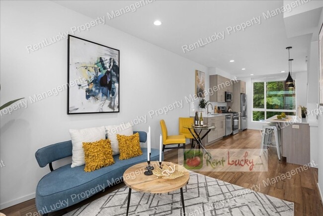 Building Photo - Like-New 2-Bedroom Townhome in Seattle w/R...