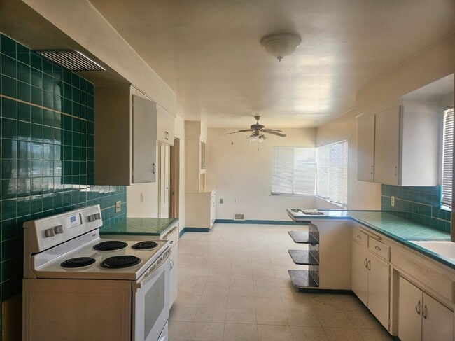 Building Photo - 3871 S Clovis Ave