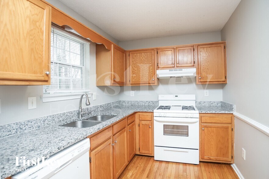 Building Photo - 43 Ashwood Dr