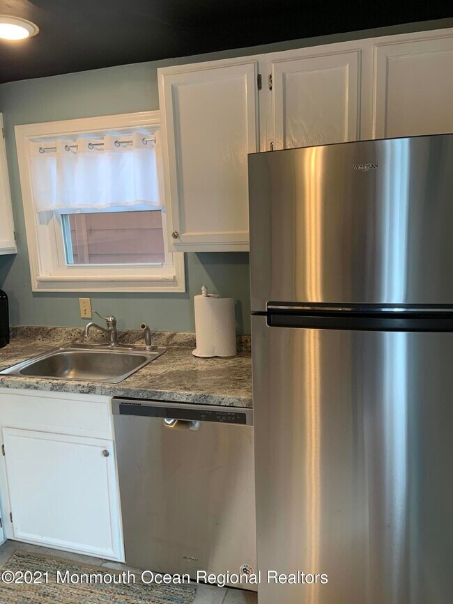 Building Photo - 33 Broadway