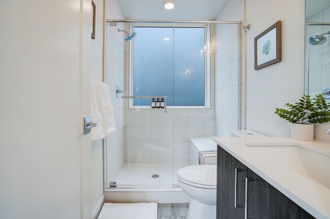 Building Photo - 1414 E Howell St