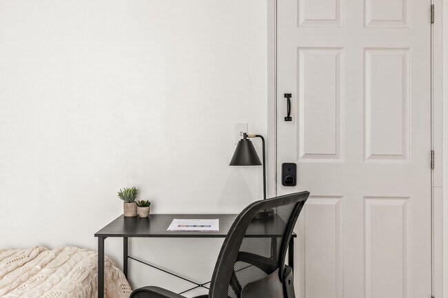 Building Photo - 10777 Ashton Ave