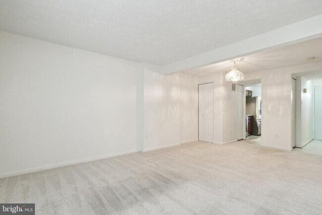 Building Photo - 8483 Aurora Ct