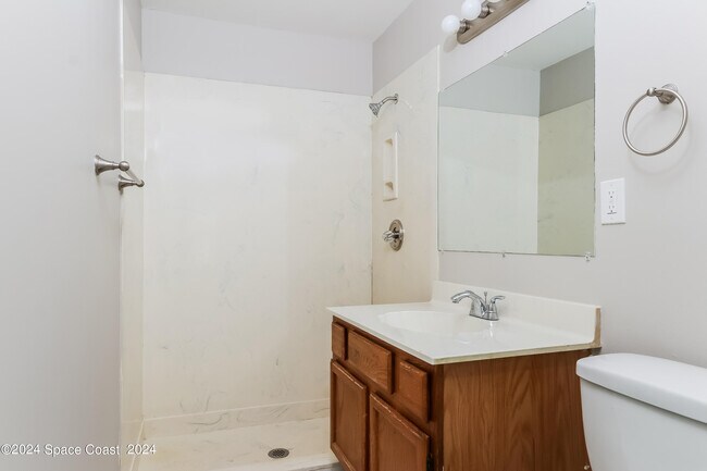 Building Photo - 1155 31st Ave SW