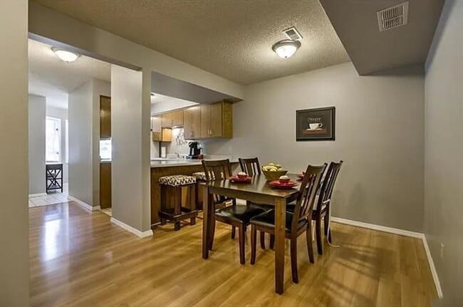 Building Photo - 203 Deerfield Ln