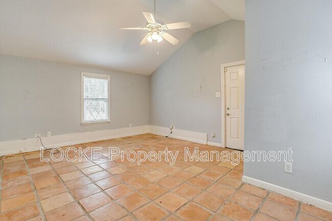 Building Photo - 3528 Rogers Ave