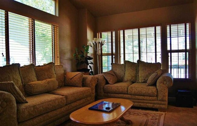 Building Photo - 5 Bedroom Home in Northwest Reno