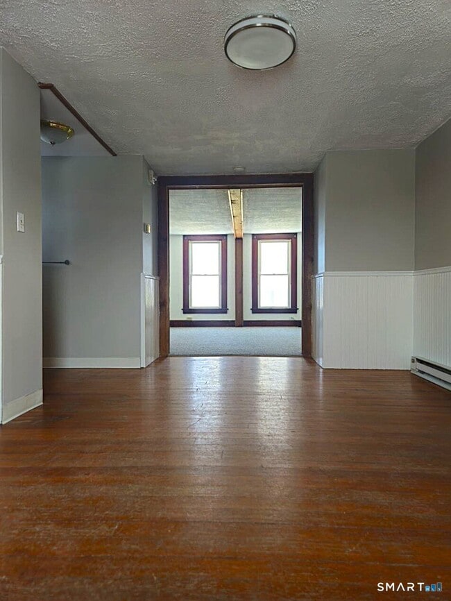 Building Photo - 21 Sigourney St