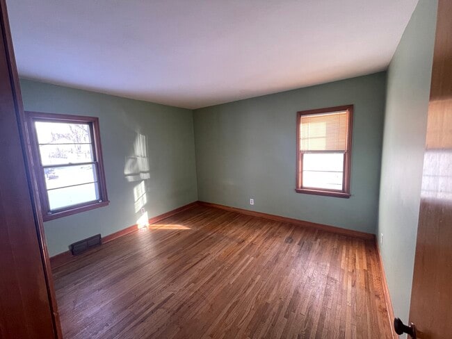 Building Photo - 505 1st St NE