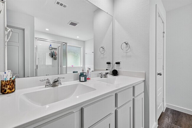 Building Photo - 8730 Shumard Oak Dr