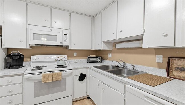 Building Photo - 2700 Bayshore Blvd