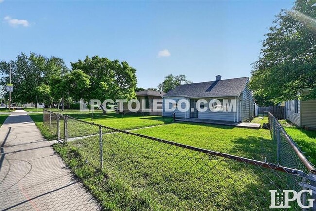 Building Photo - 5207 Bennett Rd