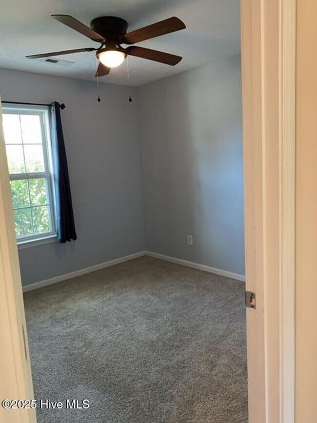 Building Photo - 206 Red Carnation Dr