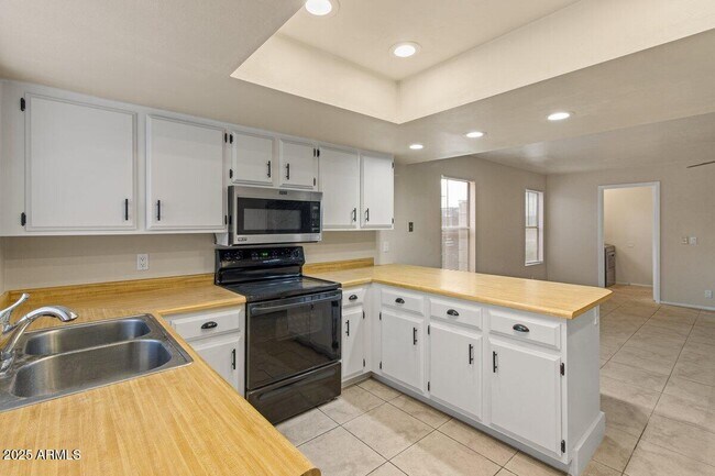 Building Photo - 7120 W Sunnyslope Ln