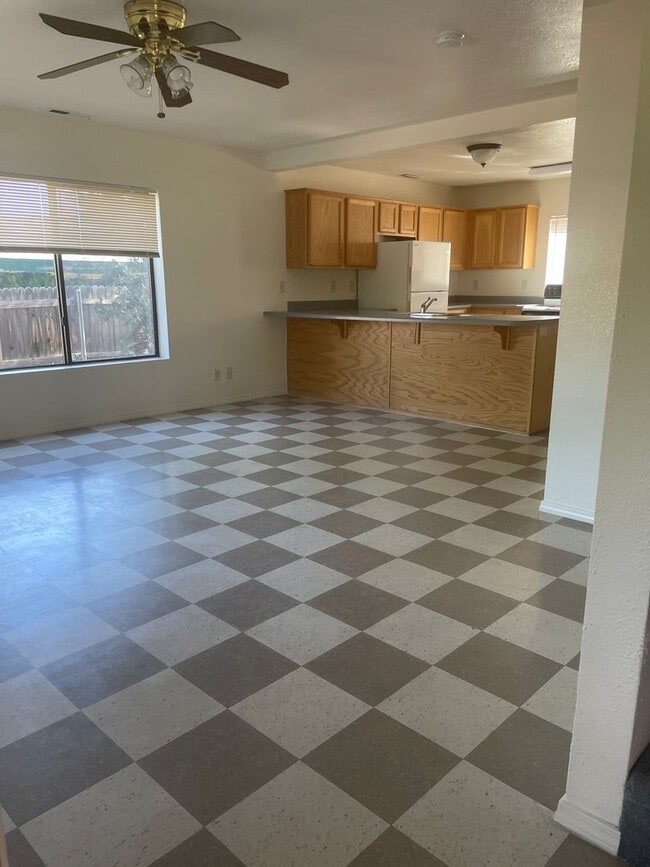 Building Photo - 3 Bedroom 2.5 bath rental Available
