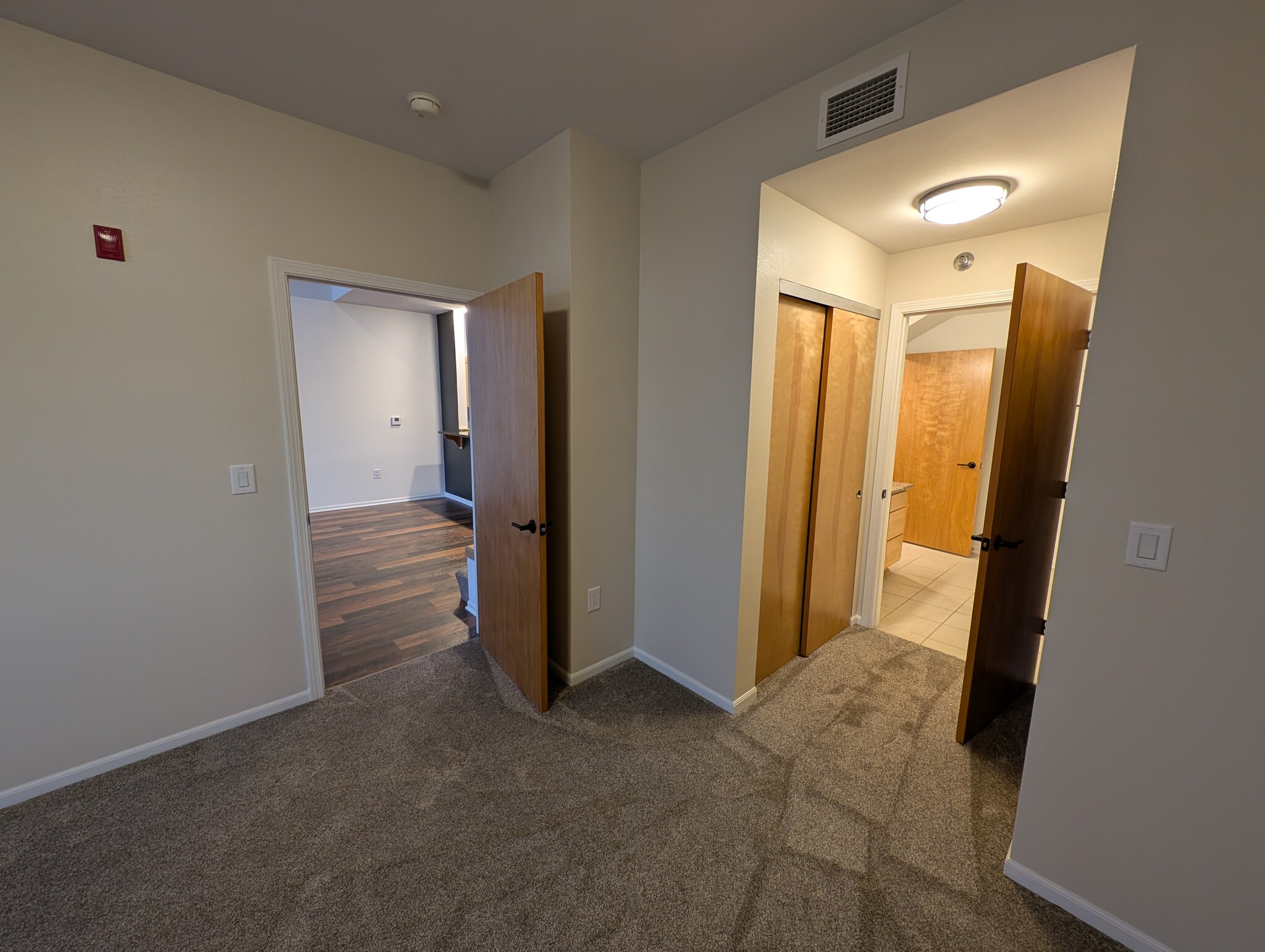 Building Photo - 2121 S Kinnickinnic Ave
