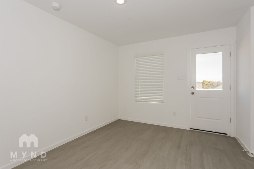 Building Photo - 2761 Mistwood Dr