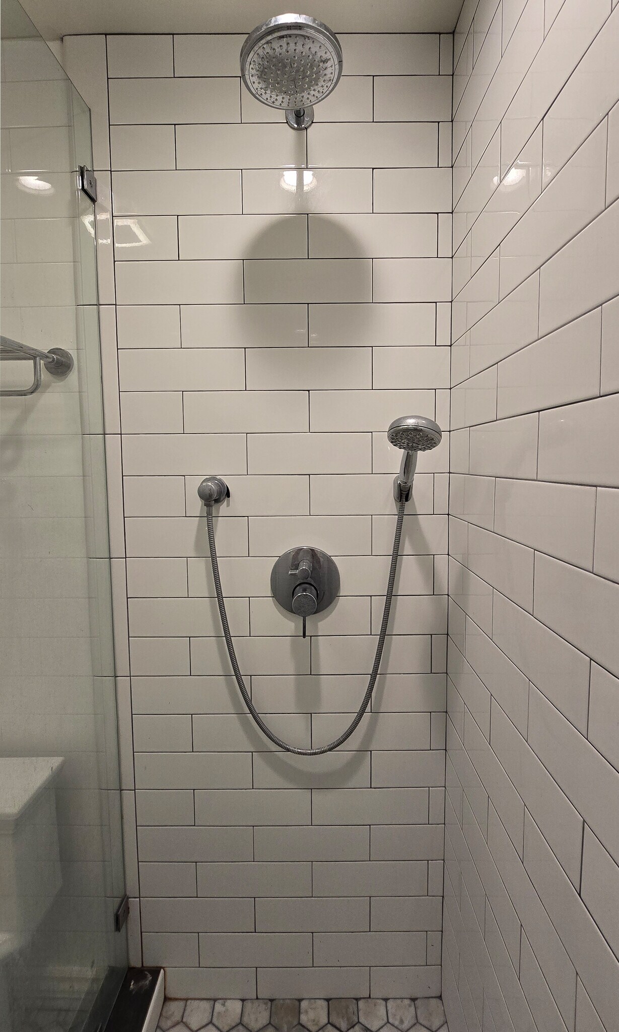 Shower - 972 Larrabee St