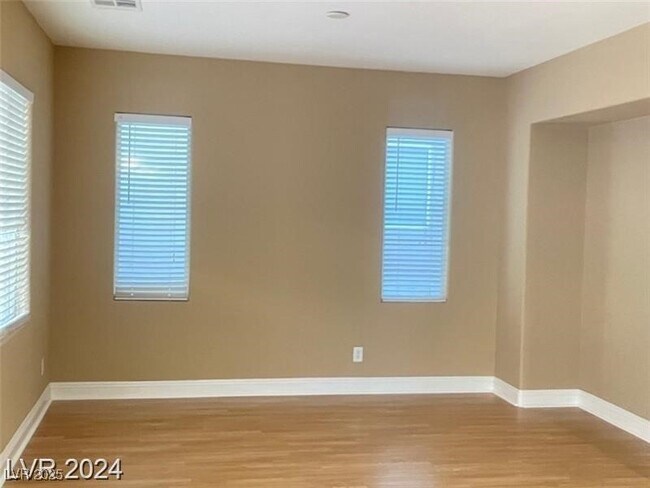 Building Photo - 5079 W Moberly Ave