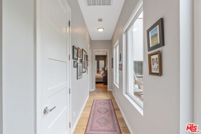 Building Photo - 3812 Griffith View Dr