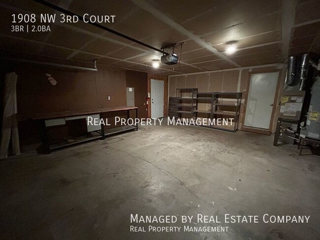 Building Photo - 1908 NW 3rd Ct