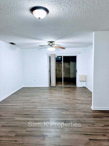 Building Photo - 331 W Alamo Dr